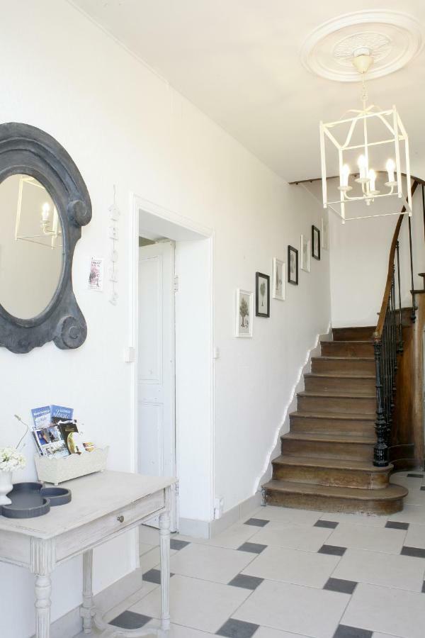 Au Coeur Des Vignes Bed & Breakfast Archiac Exterior photo