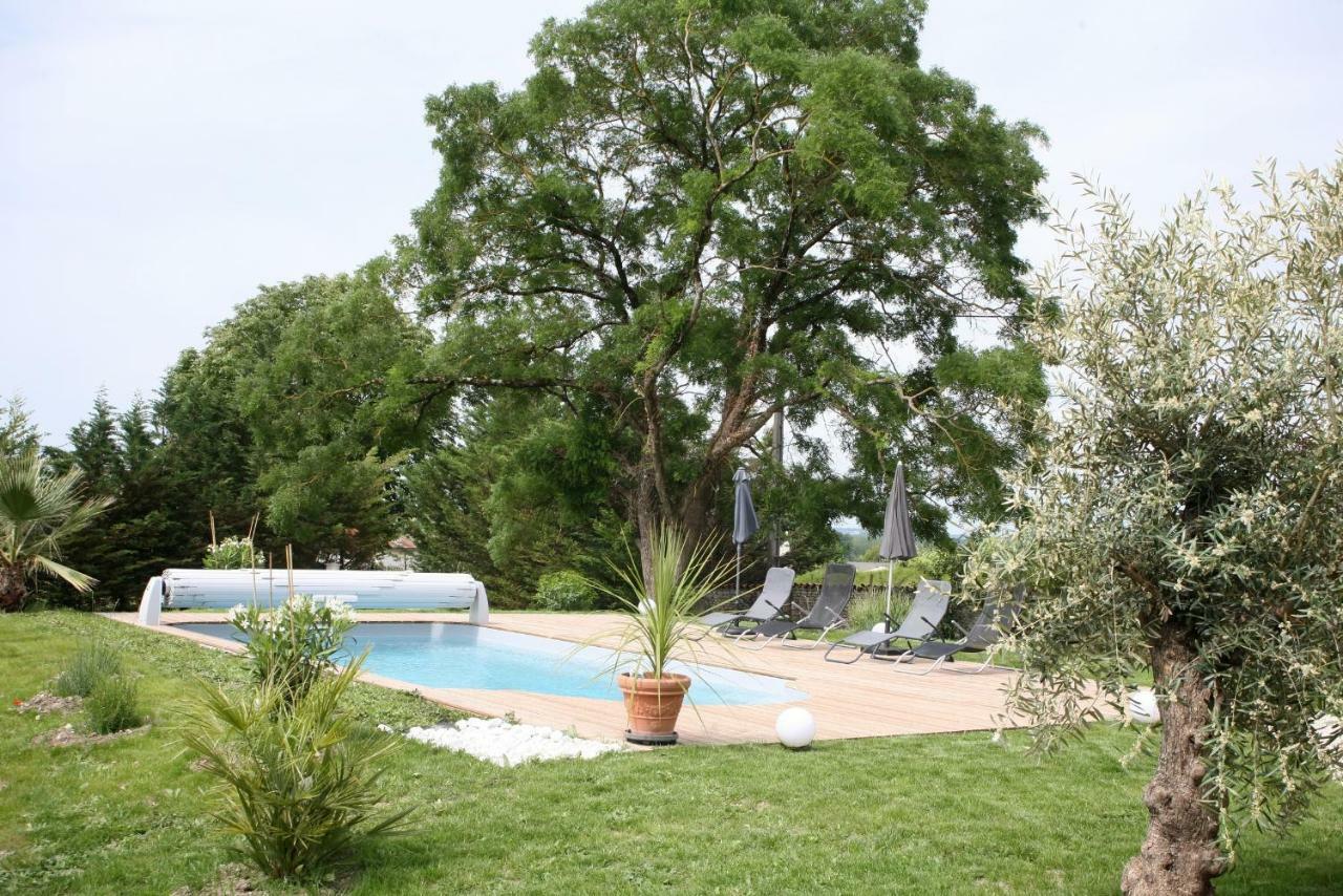 Au Coeur Des Vignes Bed & Breakfast Archiac Exterior photo
